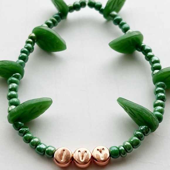 Taylor Swift Eras Tour Friendship Bracelet Ivy Evermore with leaf beads - Picture 2 of 2